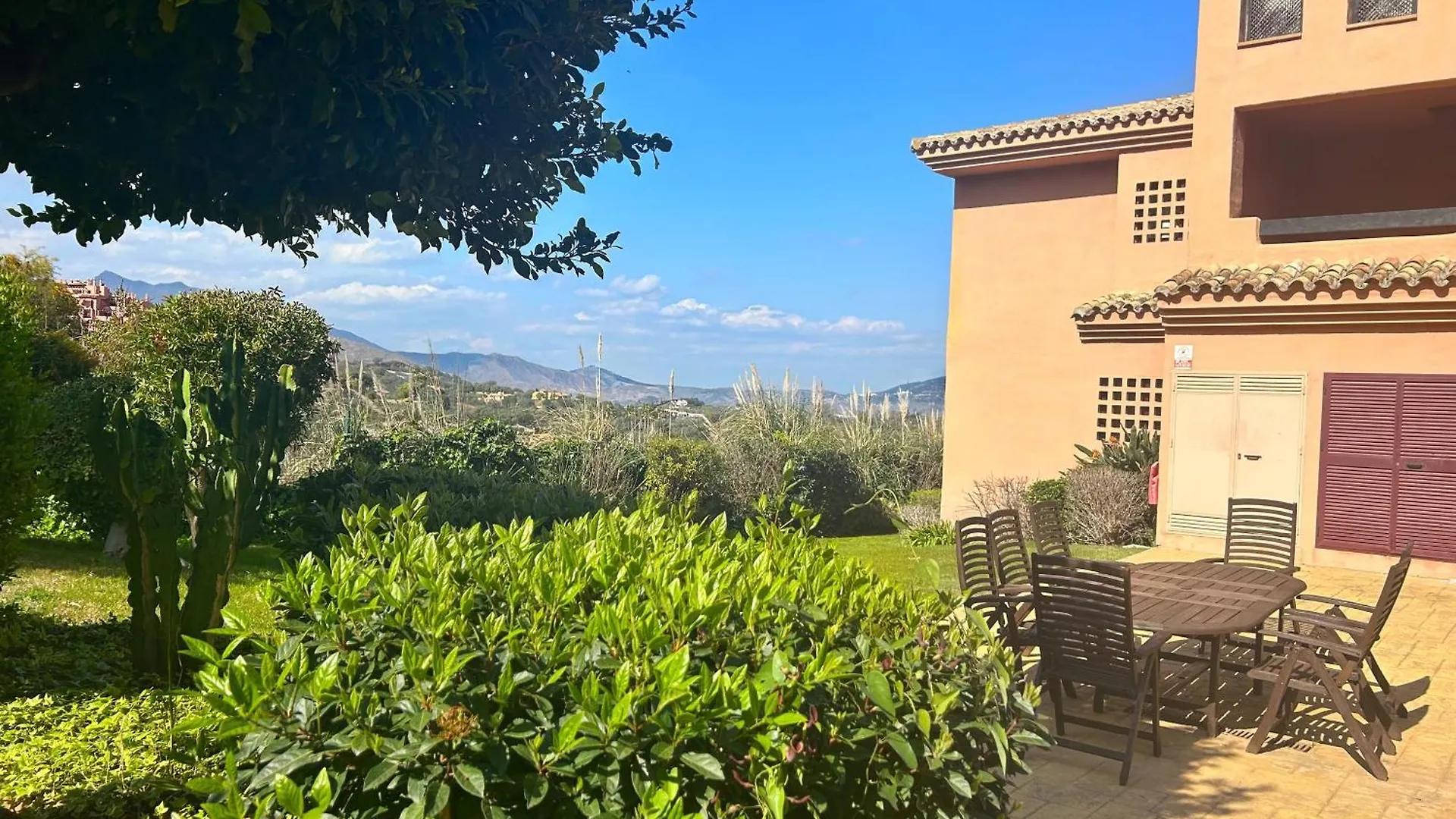Picasso Apartment In El Soto De La Mairena contacts